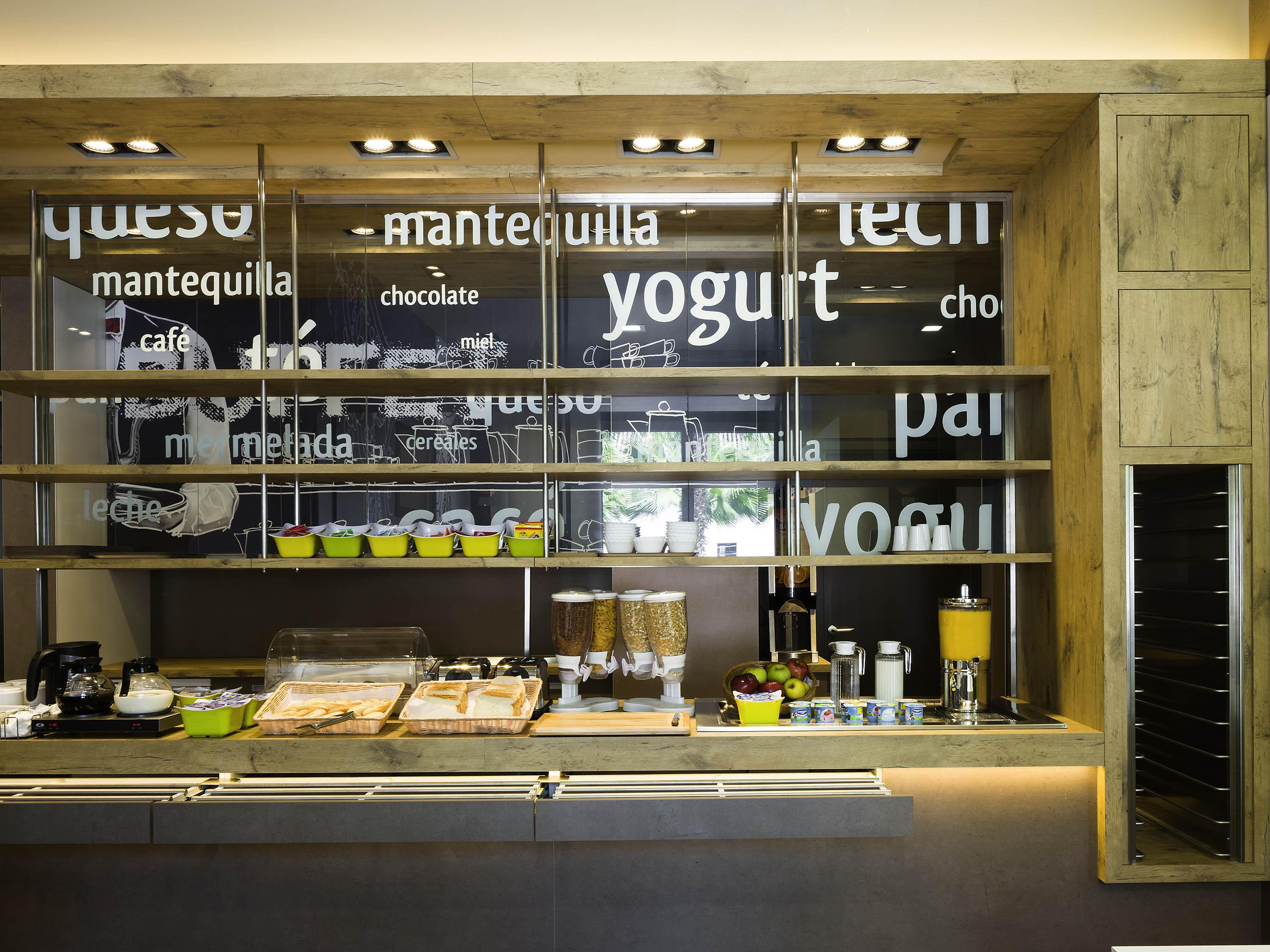 Ibis Budget Sevilla Aeropuerto Exterior photo
