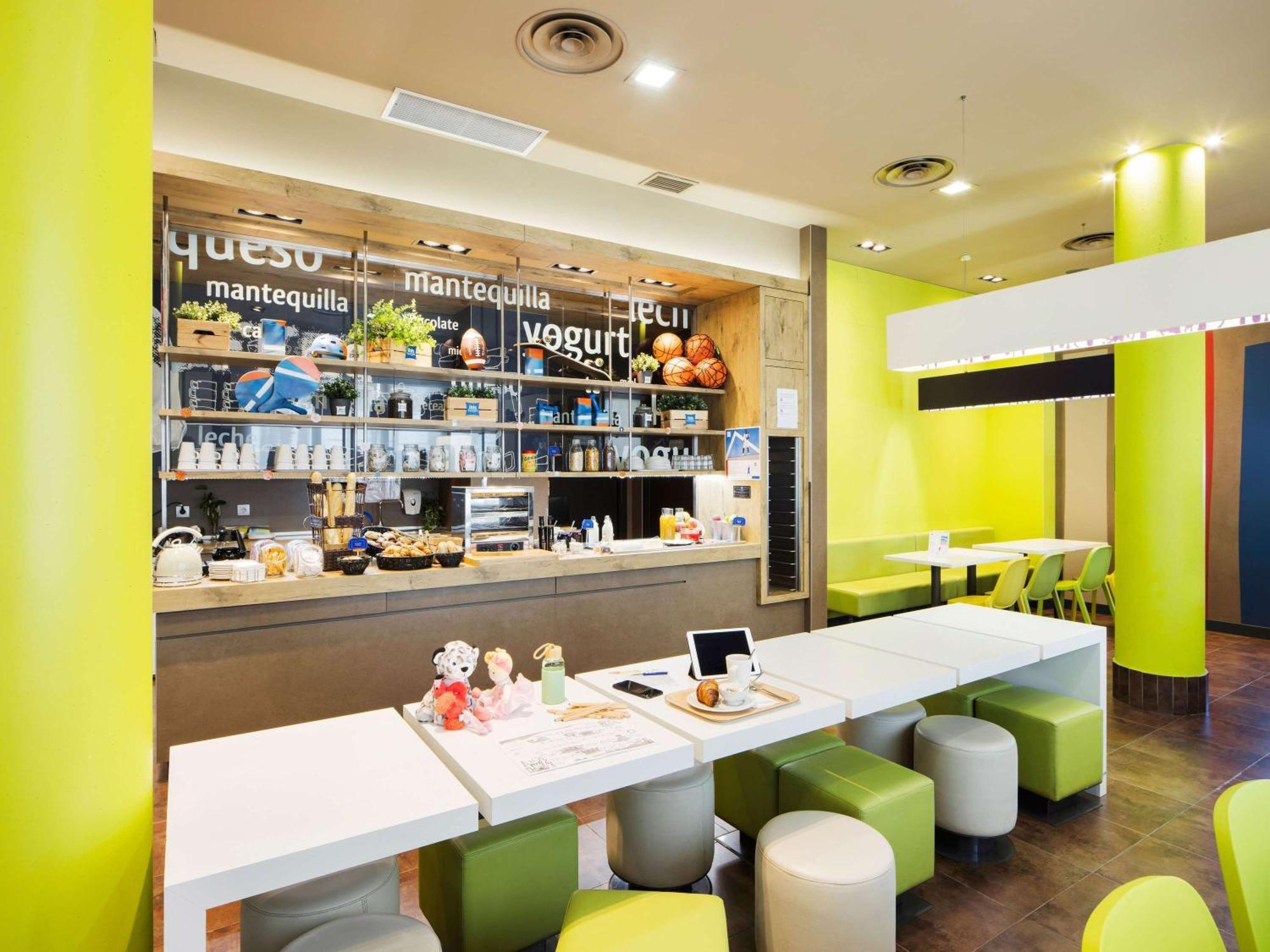 Ibis Budget Sevilla Aeropuerto Exterior photo