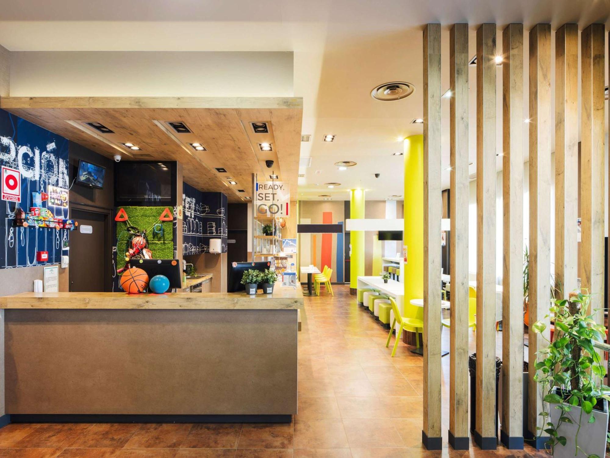 Ibis Budget Sevilla Aeropuerto Exterior photo
